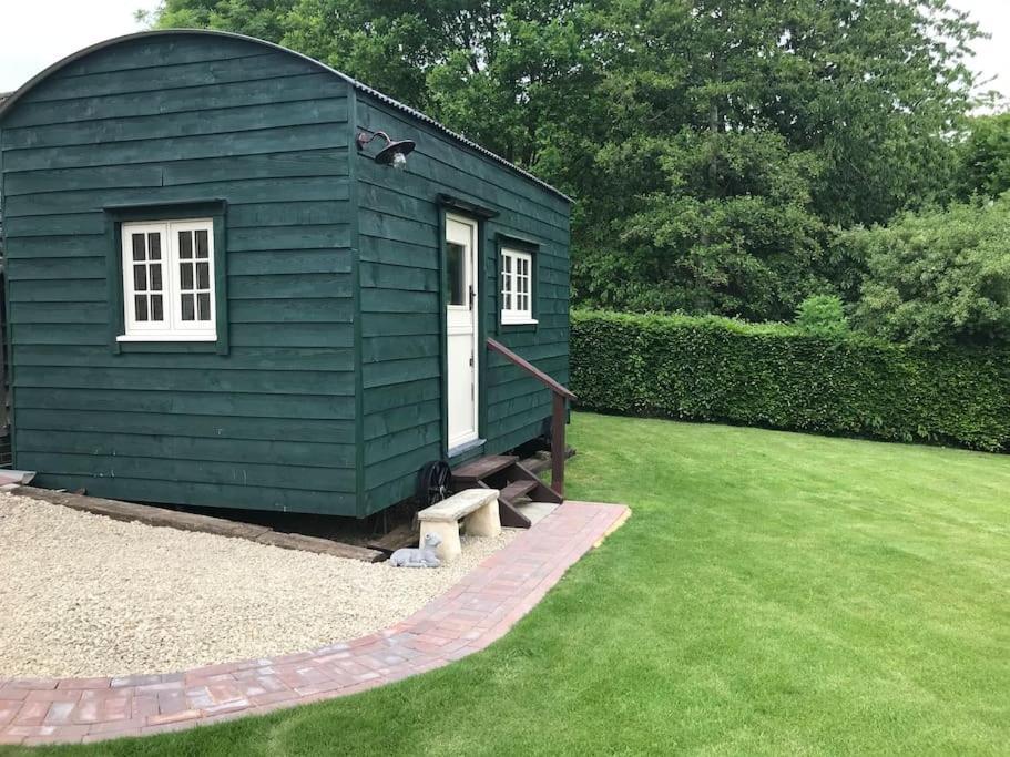 Beautiful Shepherd'S Hut - Lois Weedon Weston  エクステリア 写真