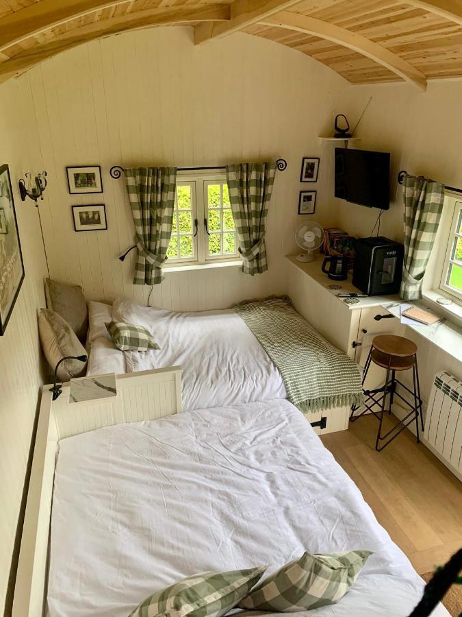 Beautiful Shepherd'S Hut - Lois Weedon Weston  エクステリア 写真