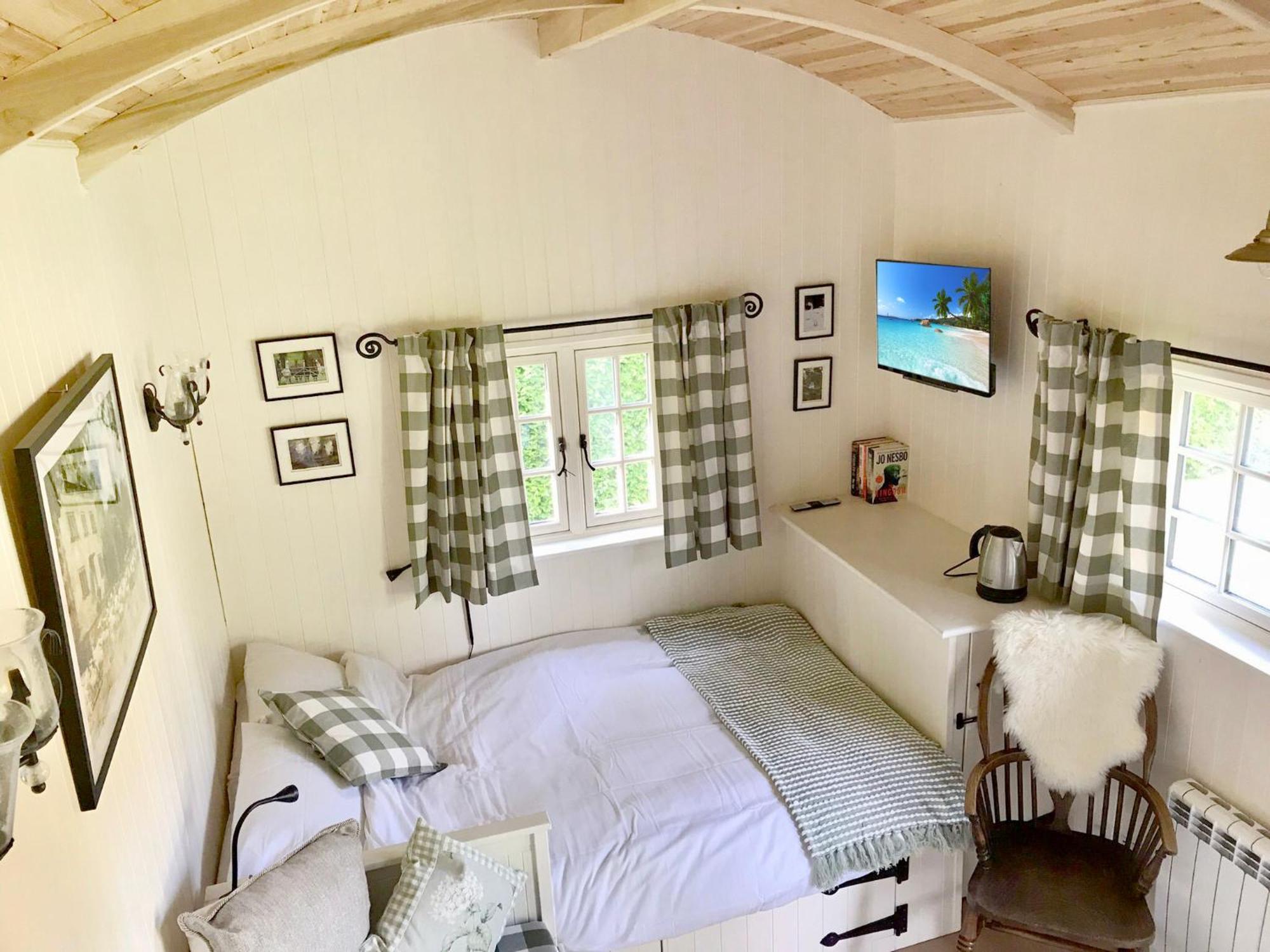 Beautiful Shepherd'S Hut - Lois Weedon Weston  エクステリア 写真
