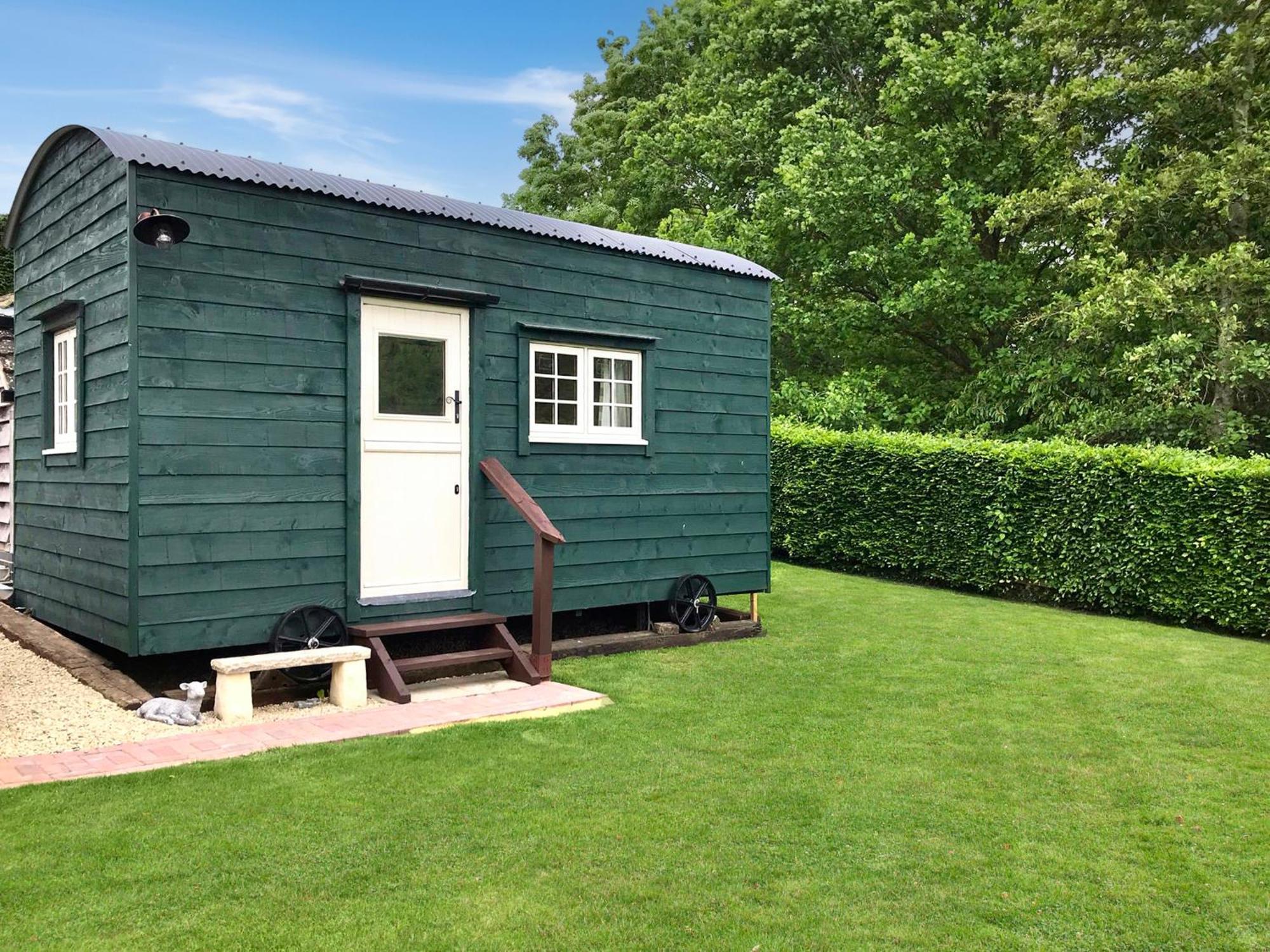 Beautiful Shepherd'S Hut - Lois Weedon Weston  エクステリア 写真